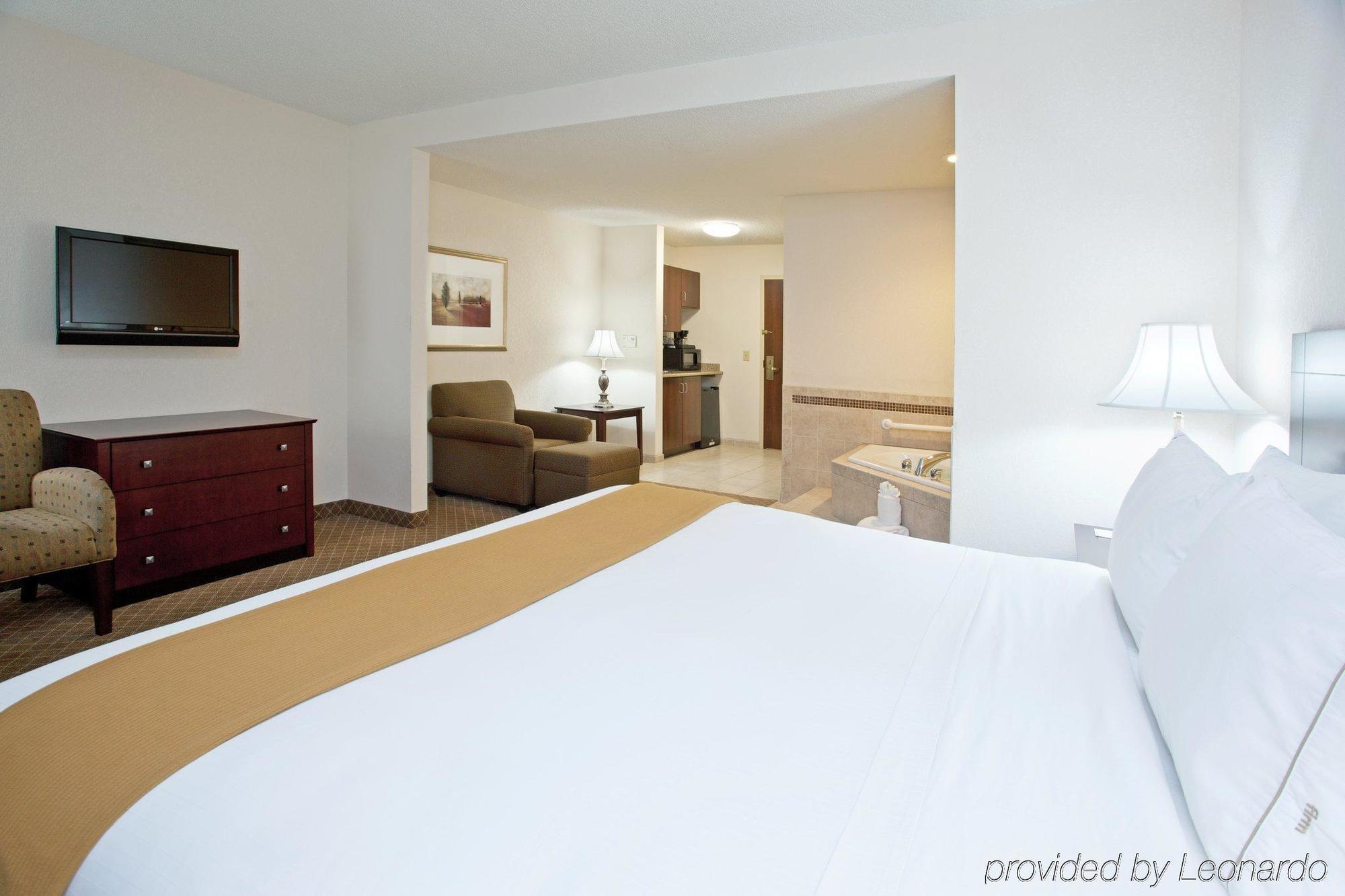 Holiday Inn Express Hotel & Suites Rochester Webster, An Ihg Hotel Room photo